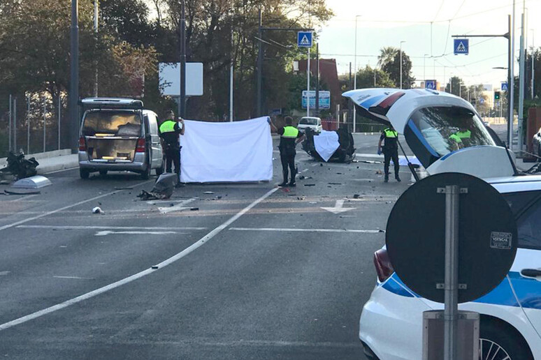 Lo schianto – Incidente stradale a Cagliari, muoiono quattro giovani, , due ragazzi e due ragazze
