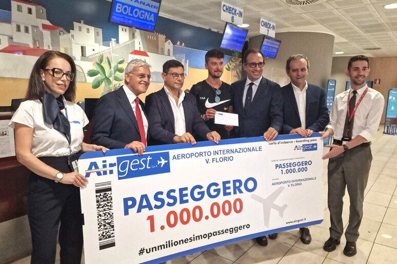 Trapani Birgi, premiato milionesimo passeggero in aeroporto