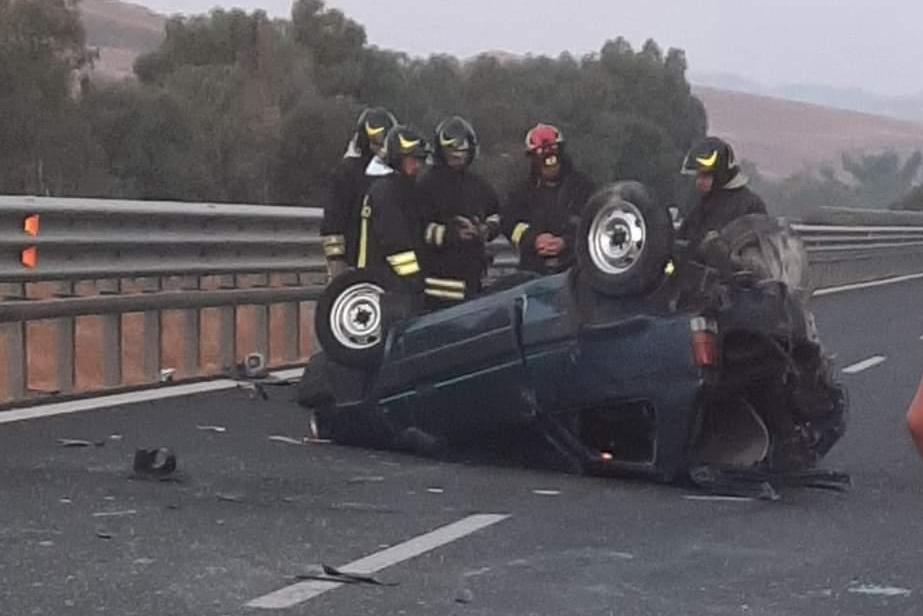 Incidente stradale sulla A19 Catania-Palermo, tre feriti