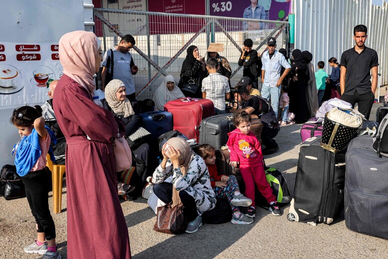 Israele: ‘L’esercito nella notte ha ucciso decine di terroristi’ – Aperto il valico di Rafah