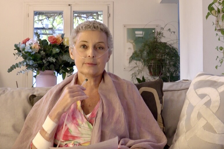 Suicidio assistito: l’attrice Sibilla Barbieri muore in Svizzera – Lo rende noto l’associazione Coscioni