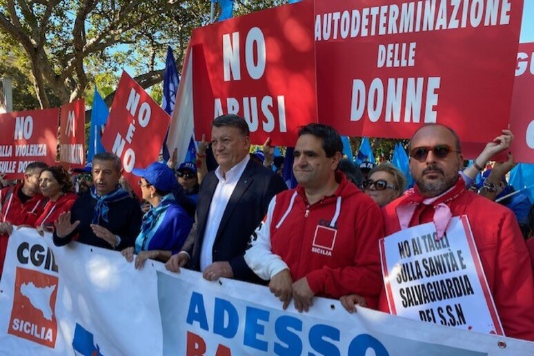 Sciopero: Cgil e Uil in piazza a Siracusa – Bombardieri e Mannino: “Ci attaccano dicendo che non c”è diritto allo sciopero e che è uno sciopero politico”