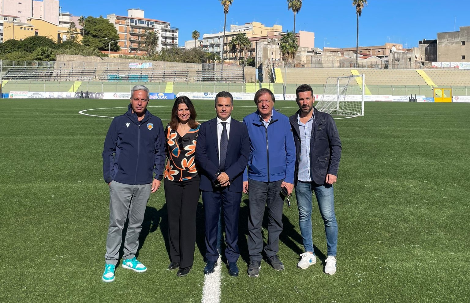 Violenza di genere, Siracusa e Trapani in campo con un segno rosso sulle guance