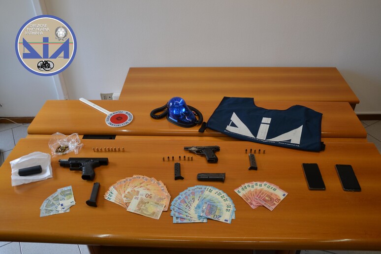 Catania – Imprenditore onoranze funebri con pistola,arrestato dalla Dia