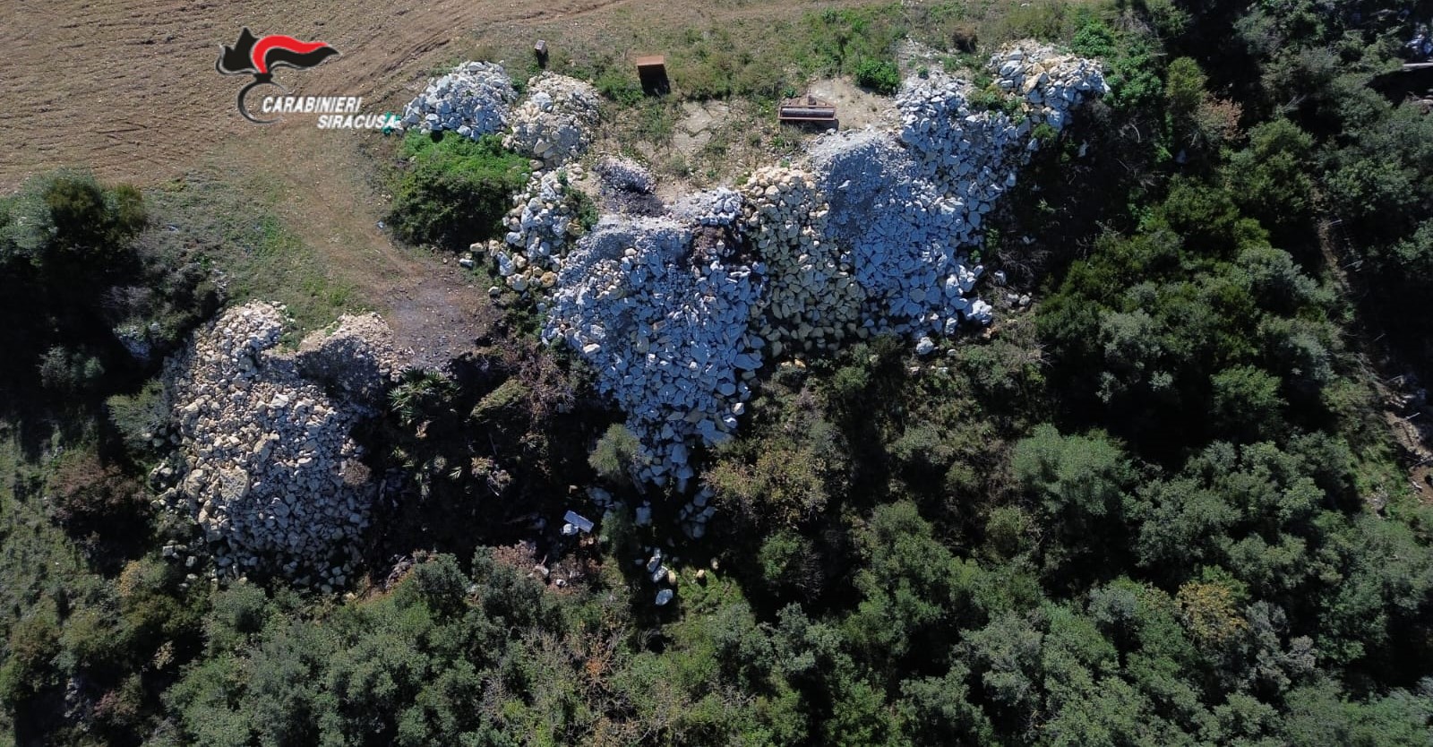Palazzolo Acreide, sequestrata discarica a cielo aperto: denunciato 54enne