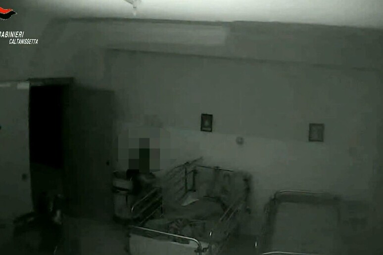 Caltanissetta. Anziani sedati e lasciati soli in casa di riposo, 4 arresti