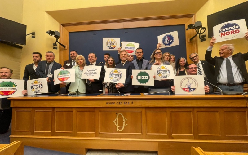Europee: De Luca presenta simbolo, ‘stelle del firmamento della libertà’