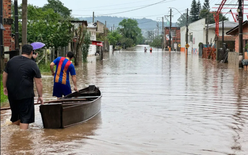 Situazione caotica in Brasile, le inondazioni devastano il territorio: almeno 25 morti