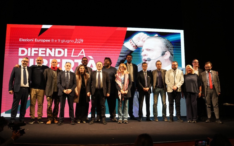 De Luca apre la campagna elettorale per le Europee – Diciannove simboli per la “Libertà”.