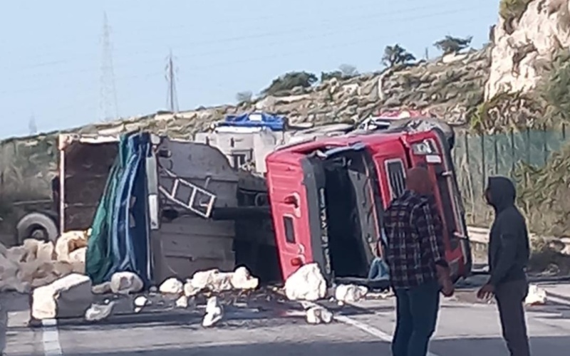 Incidente stradale nel Ragusano, tir si ribalta