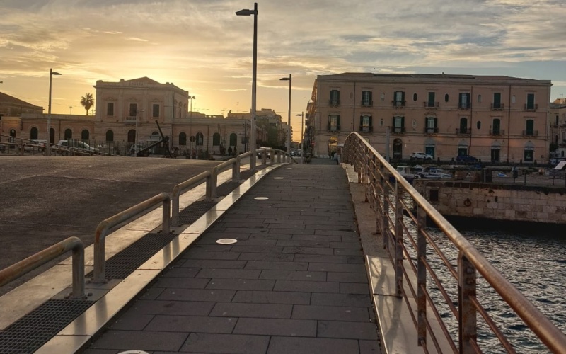 Ponte ciclo-pedonale, Ortigia: “Superfluo”