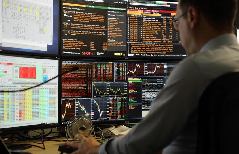 Borsa: Europa apre contrastata, Parigi -0,08% Londra chiusa