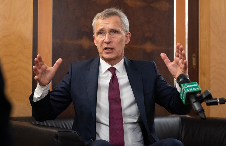 Ucraina – Stoltenberg, via il divieto a Kiev contro gli obiettivi in Russia