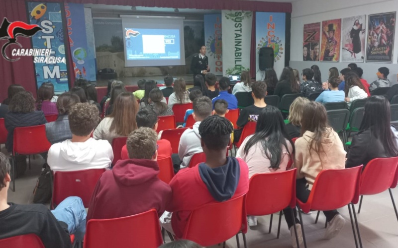 Caniccattini Bagni, cyberbullismo e rischi online, I carabinieri incontrano gli alunni del liceo “M. La Rosa” e l’istituto “G. Verga”