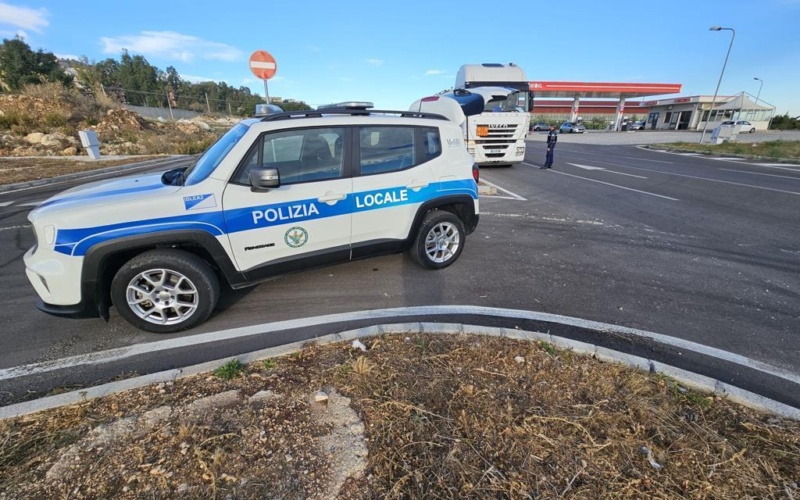 Movida a Melilli, la Polizia Locale sanziona due pub perché somministravano alcolici ai minori .