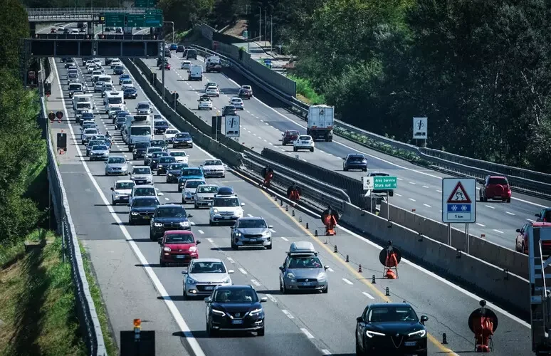 Primo weekend di esodo estivo da bollino rosso, fra caldo e allerta siccità
