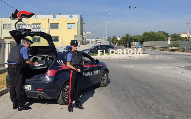Floridia, droga nell’armadio della camera da letto: arrestato 19enne