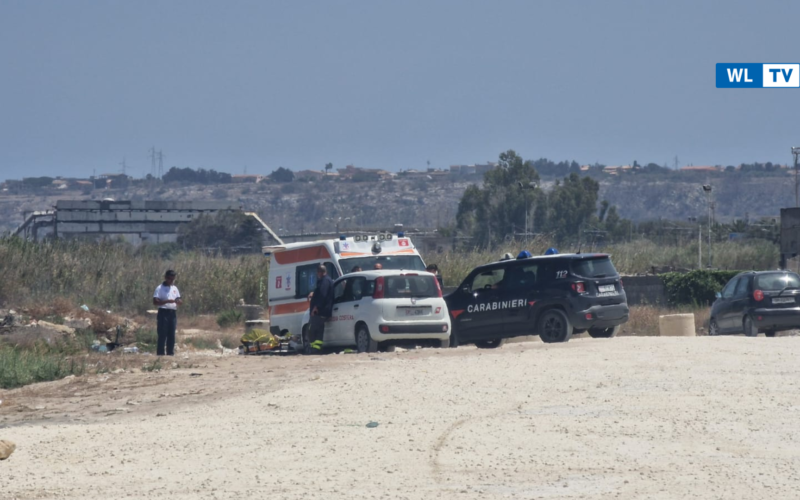 Marina di Melilli, si tuffa per salvare naufraghi e muore