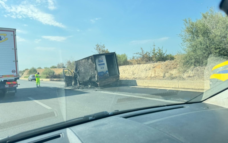 Priolo Sud autostrada chiusa per un camion in Fiamme