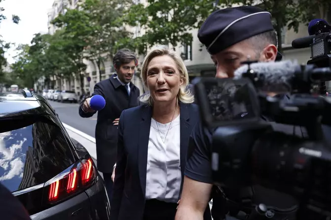 L’ora della verità – In Francia oggi i ballottaggi Parigi blindata, in campo 30mila agenti per la serata del voto
