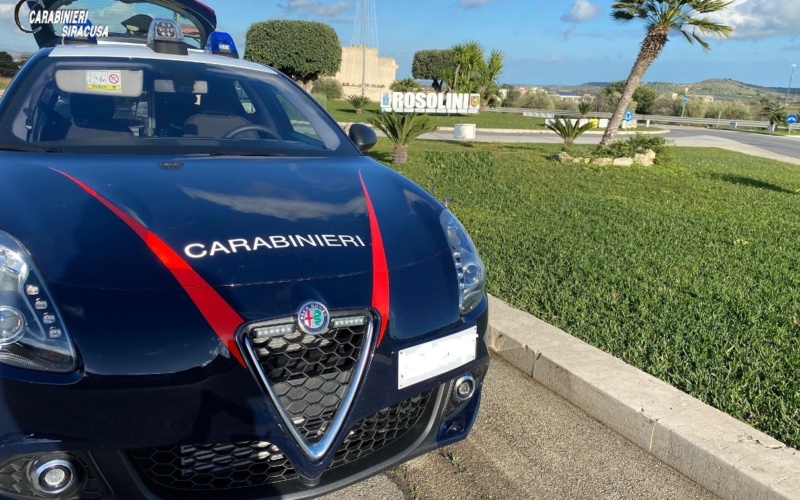 Rosolini, trovato in possesso droga e armi: arrestato 44enne