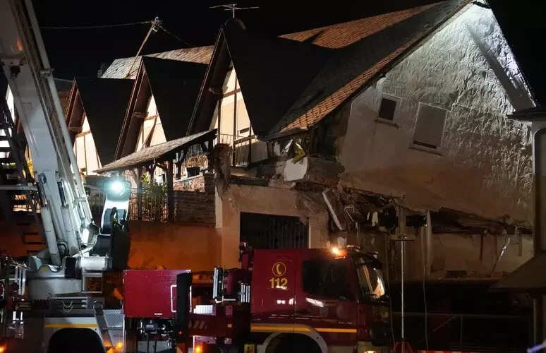 Crolla parte di un hotel in Germania, 1 morto