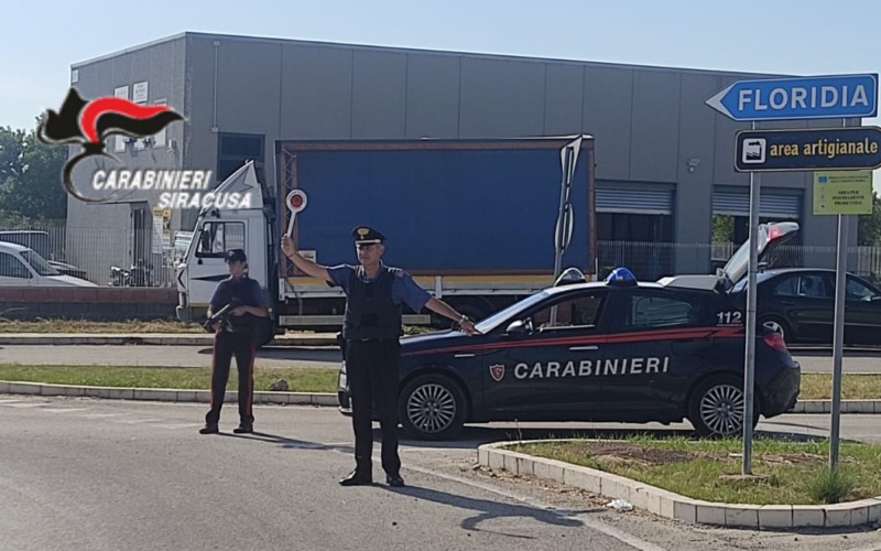 Floridia, si libera del braccialetto elettronico e si rende irreperibile: arrestato 31enne