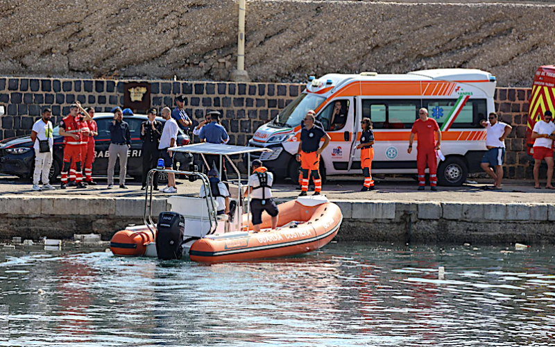 Marina di Priolo, si tuffa in mare e muore