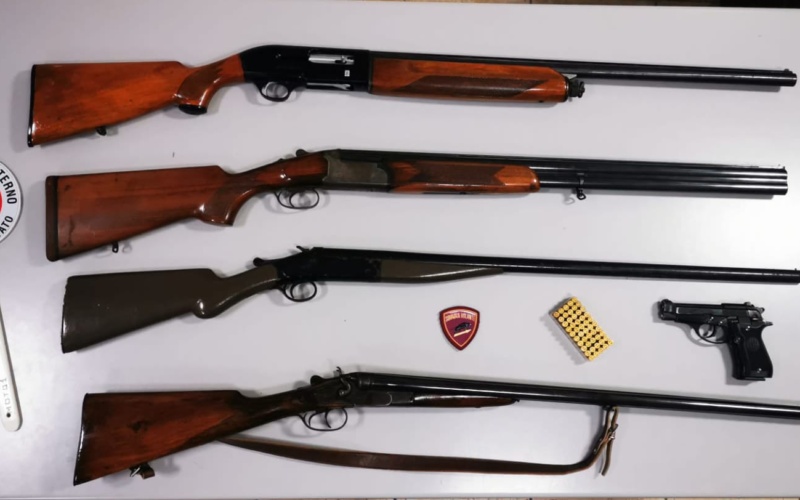 Cassibile, lite tra vicini di casa: sequestrati fucili e pistola
