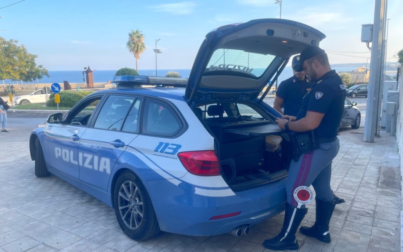 Rapina una tabaccheria, 25enne arrestato dai poliziotti