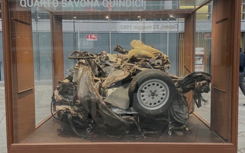 A Siracusa i resti dell’auto di scorta al giudice Falcone