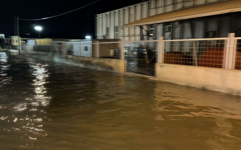 Maltempo, concessionaria d’auto allagata da acqua e liquami