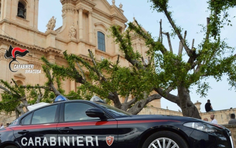 Noto, arrestata donna per furto in abitazione