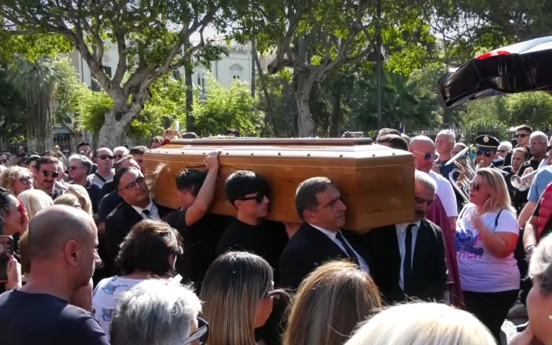 I funerali di Gabriele: “A 18 anni, la morte è ingiusta e assurda”