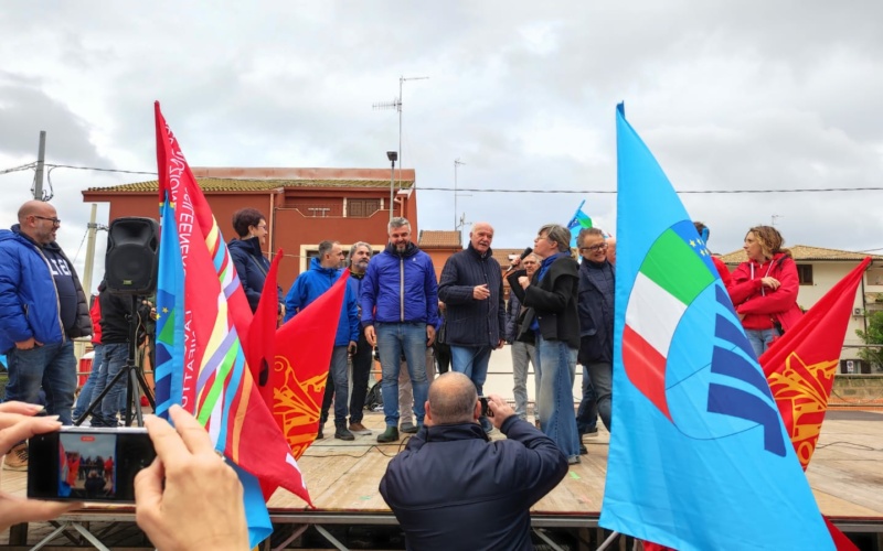 Priolo, in centinaia in corteo per il polo industriale (Video)