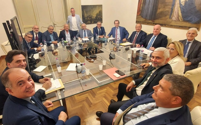 Ex Province e caro voli: la maggioranza trova l’intesa alla Regione