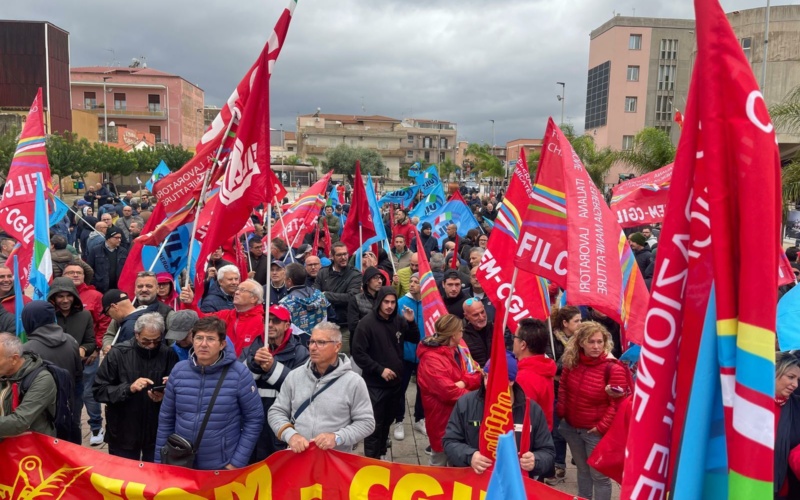 Cannata: “Il governo con i lavoratori del polo petrolchimico”