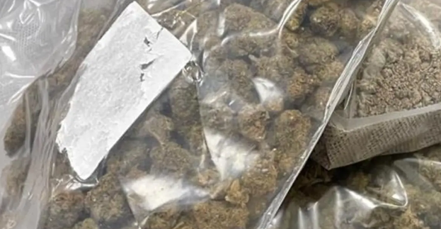 Siracusa, tenta di spedire droga in Svezia: siracusano nei guai