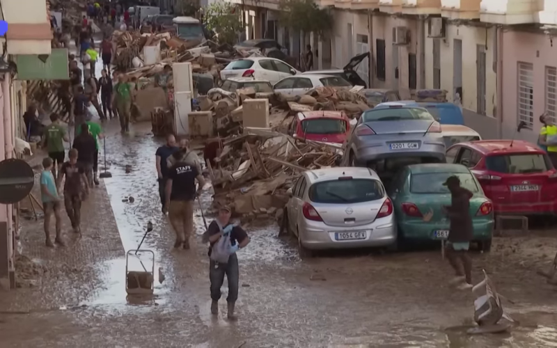 A Valencia almeno 205 morti, decine di arresti per saccheggi e razzie