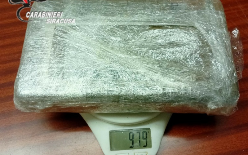 Rinvenuto un chilo di cocaina in un terreno a Pachino