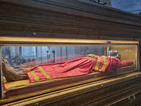 Il corpo di santa Lucia al fianco di sant’Agata a Catania