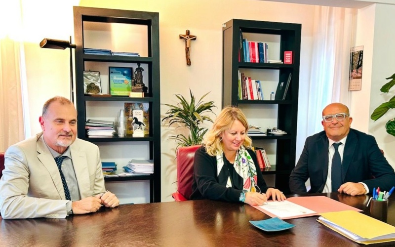 Savarino firma protocollo per ospiti Rsa: «Portiamo il mare a chi non può più andarci»