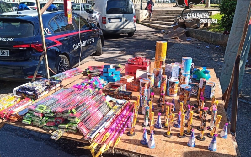 I carabinieri sequestrano 90 chili di fuochi d’artificio illegali