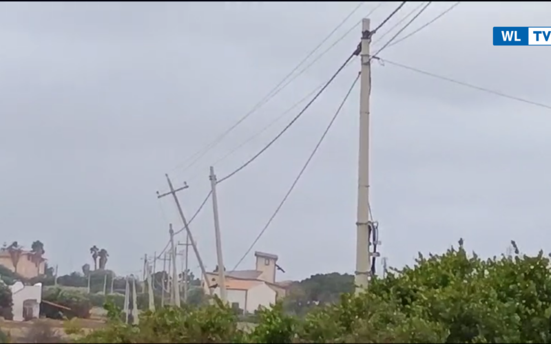 Plemmirio, palo dell’energia elettrica in balia del vento – Video