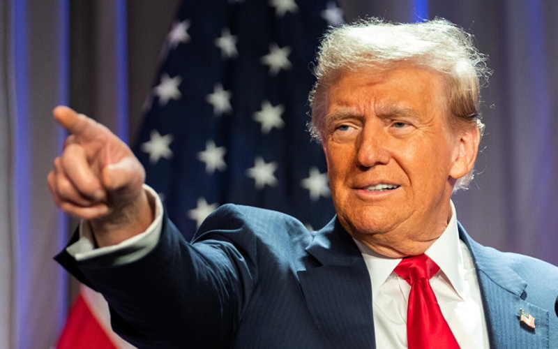 Trump prepara il ritorno alla Casa Bianca: pronti oltre 100 ordini esecutivi