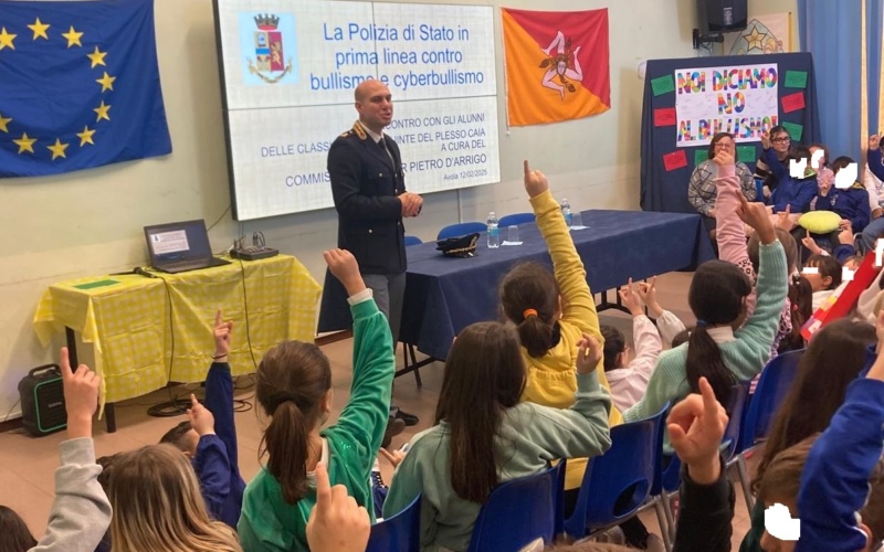 Insieme contro il bullismo – La polizia di stato incontra genitori e figli delle scuole di Avola