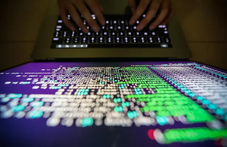 Europol. – Contenuti pedopornografici generati dall’IA, 25 gli arresti