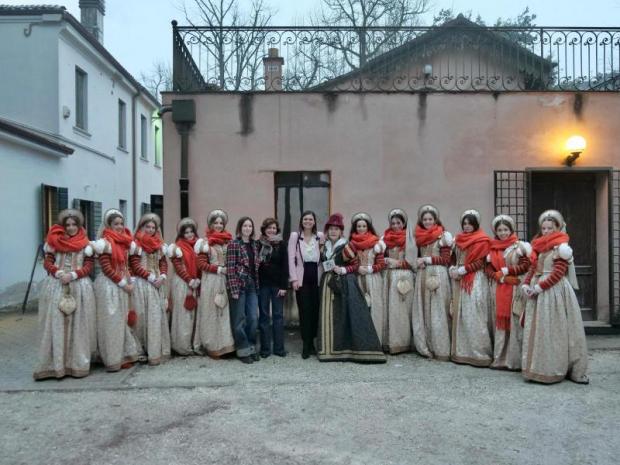 Le 12 Marie del Carnevale di Venezia visitano il Centro Antiviolenza comunale