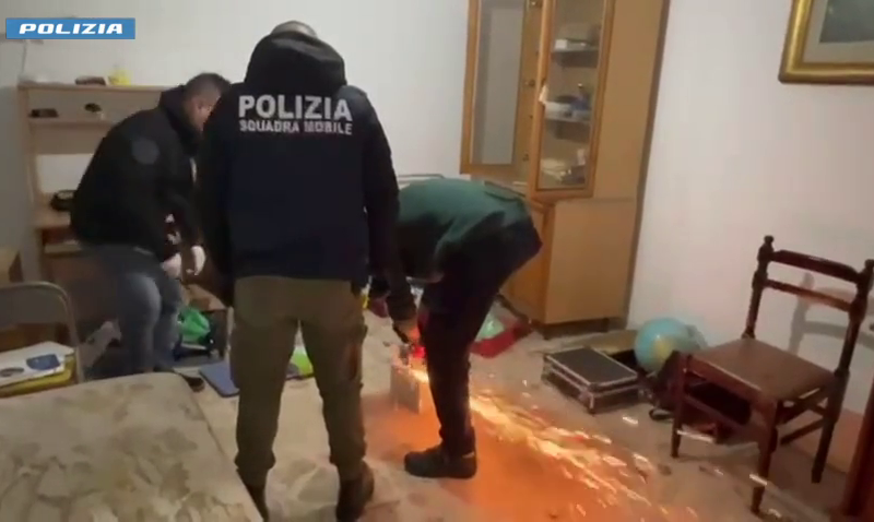 Siracusa, droga custodita in cassaforte; arrestato spacciatore (Video)