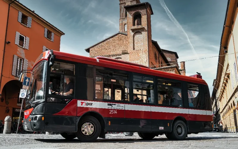 Bologna – Bus gratuito per chi accompagna  i bambini a scuola